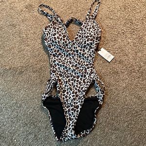 Super sexy swimsuit never worn NWT